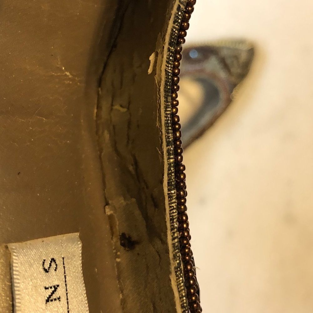 New Valerie Stevens beaded gold pumps - Picture 10 of 11